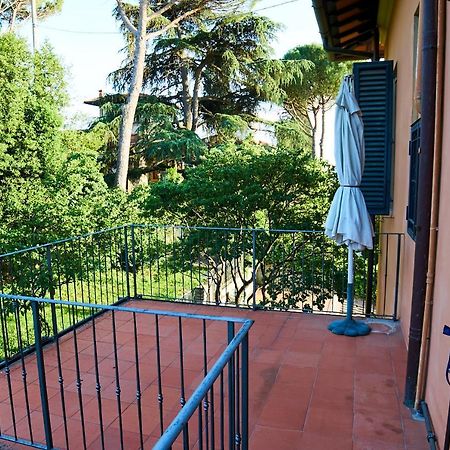 Chic Apt In Villa - Dolcevita Holiday Флоренция Экстерьер фото