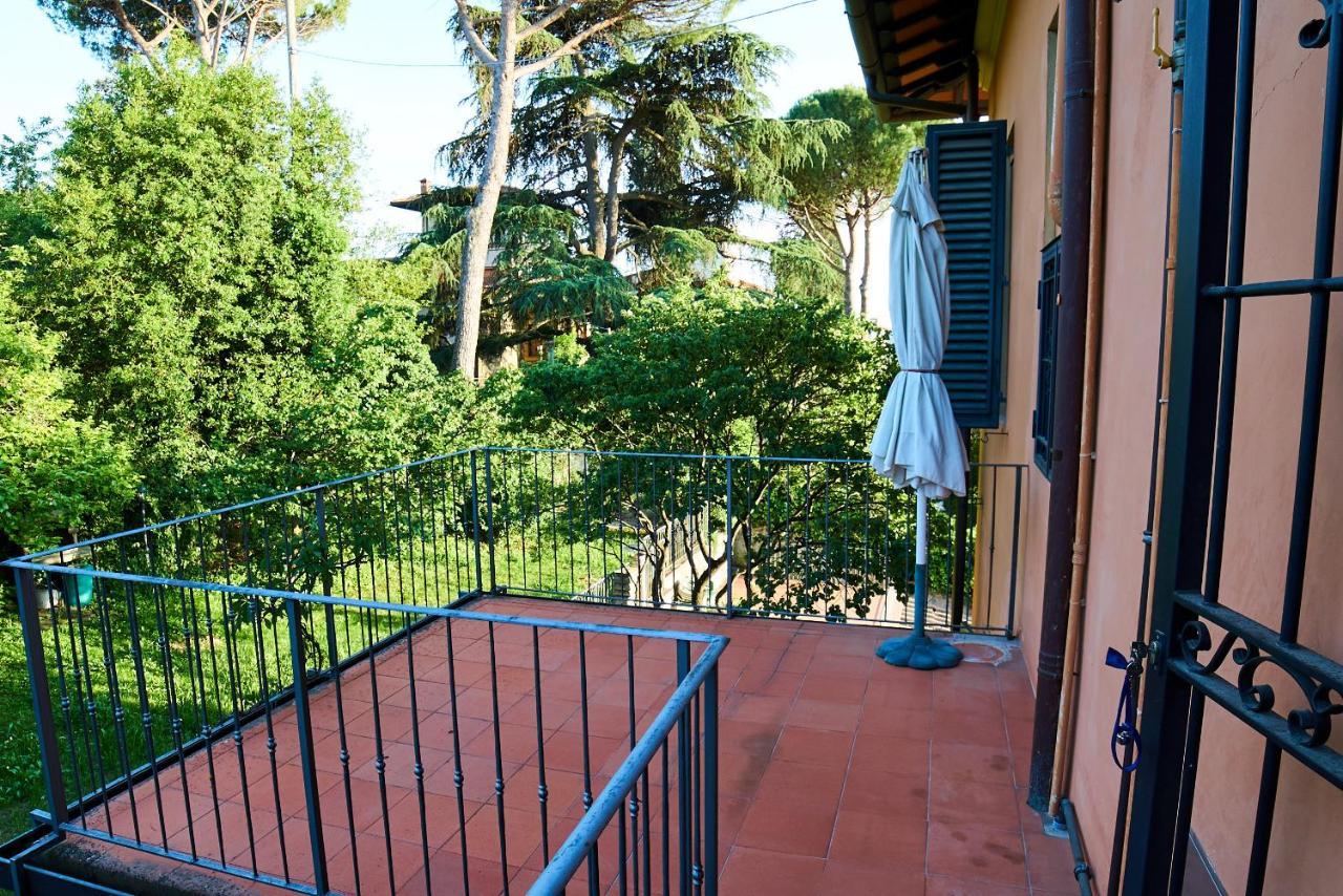 Chic Apt In Villa - Dolcevita Holiday Флоренция Экстерьер фото
