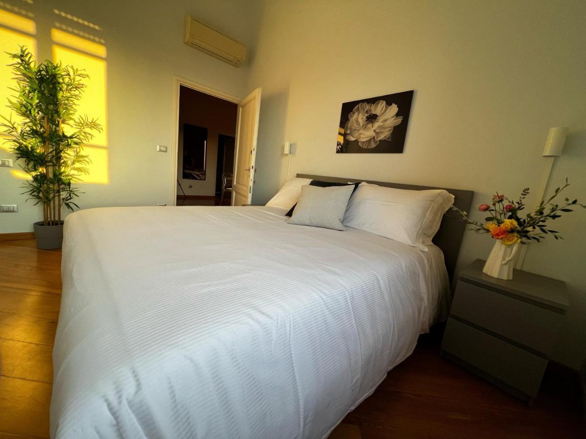 Chic Apt In Villa - Dolcevita Holiday Флоренция Экстерьер фото