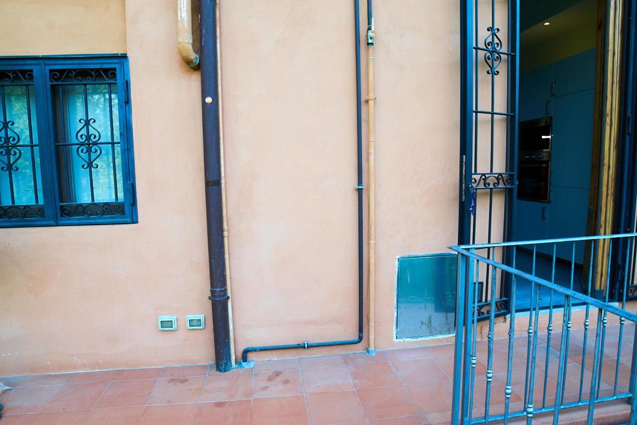 Chic Apt In Villa - Dolcevita Holiday Флоренция Экстерьер фото
