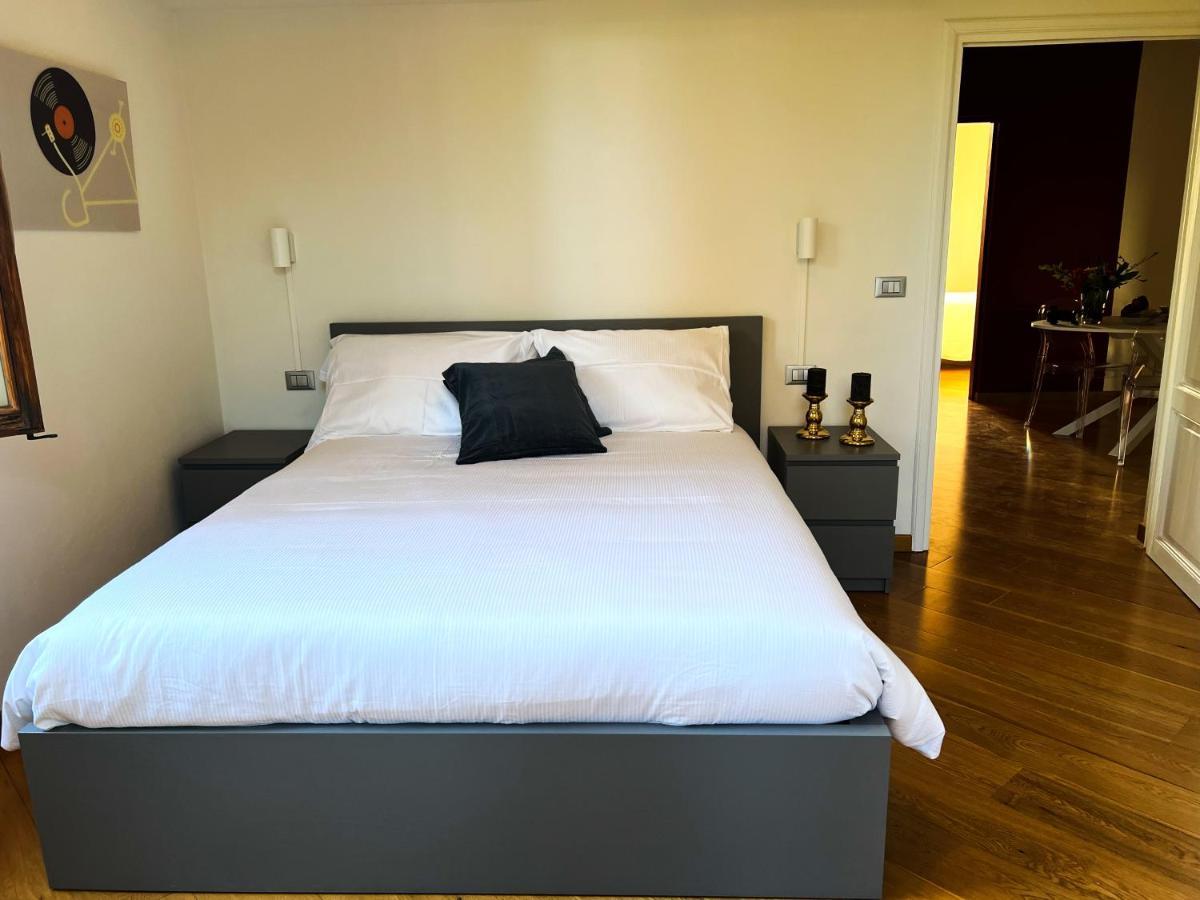 Chic Apt In Villa - Dolcevita Holiday Флоренция Экстерьер фото