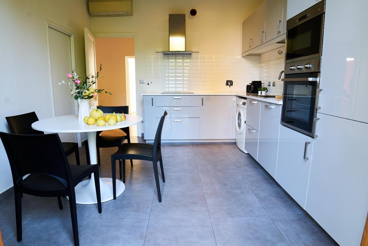 Chic Apt In Villa - Dolcevita Holiday Флоренция Экстерьер фото