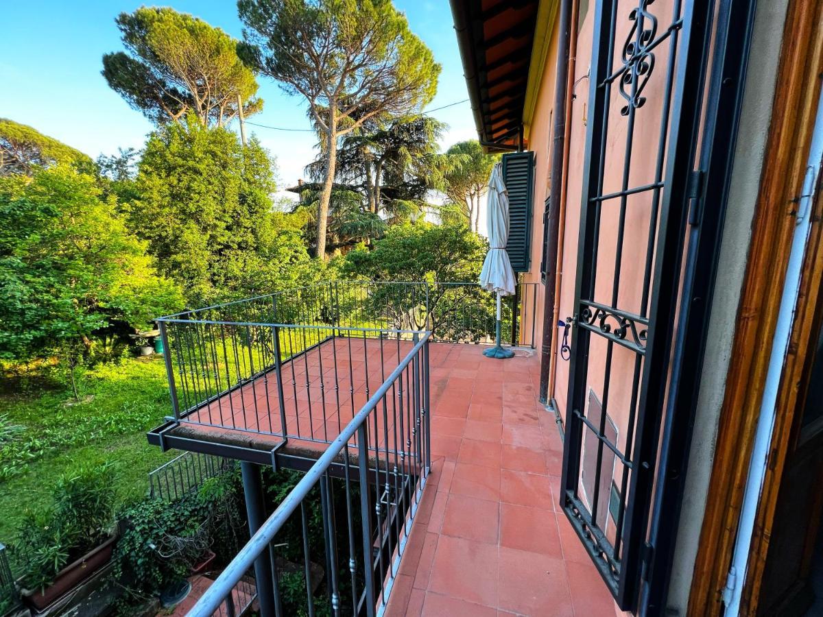Chic Apt In Villa - Dolcevita Holiday Флоренция Экстерьер фото